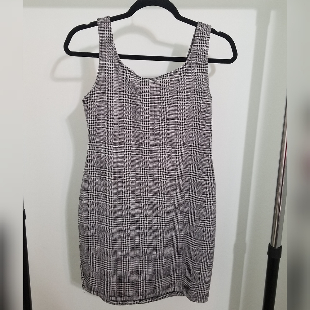 Black and grey houndstooth plaid dress